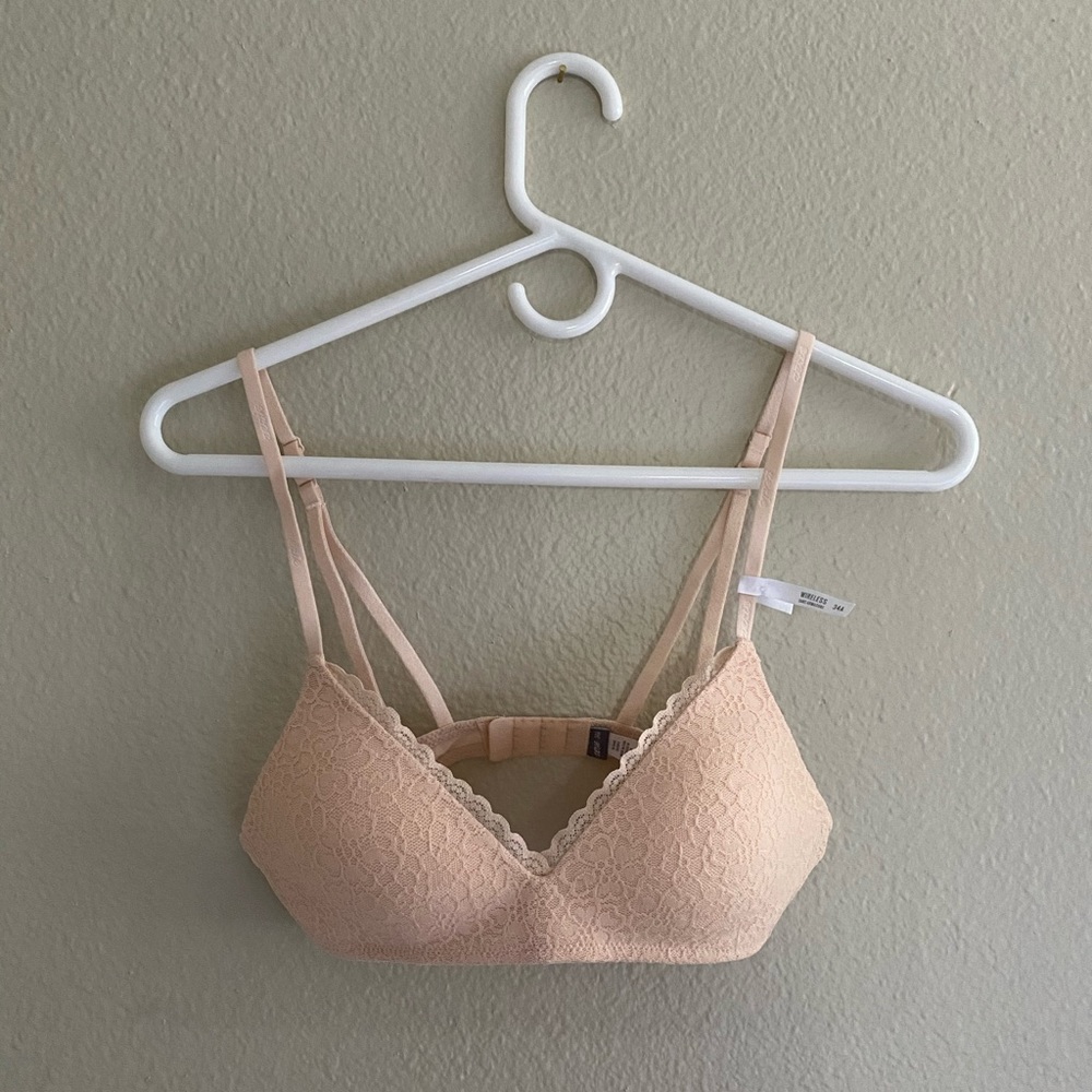NWOT Aerie Lacey Bra size 34A